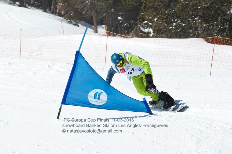 Sylvain Brechet athlète handisport faisant du snowboard