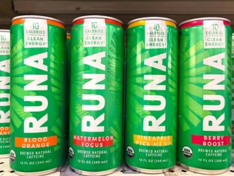 Des canettes de Runa, boisson énergisante à base de composants naturels