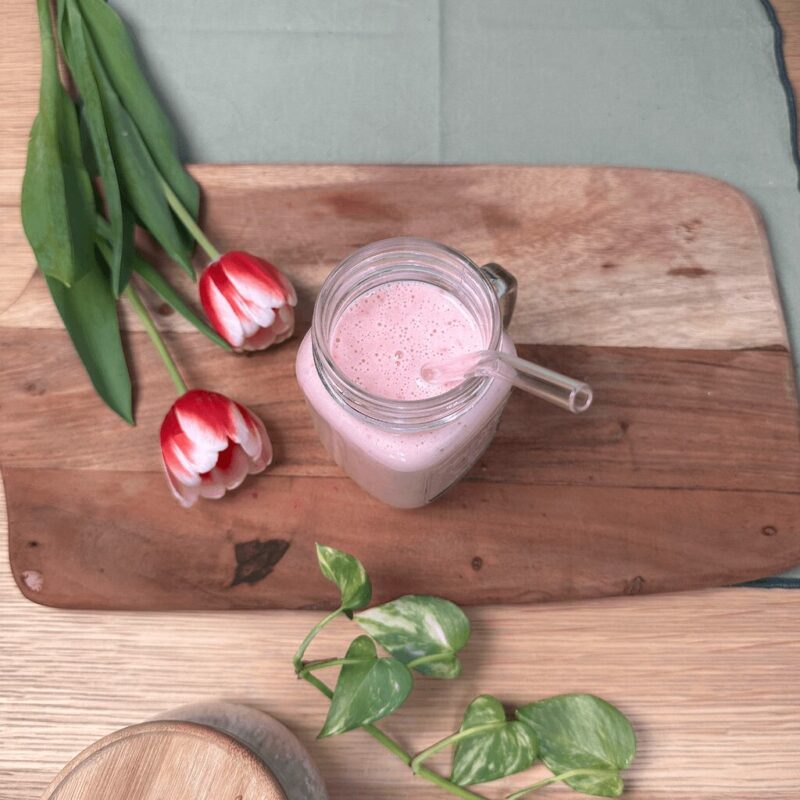 Smoothie aux fruits frais, idéal pour une collation ou un petit-déjeuner riche en vitamines