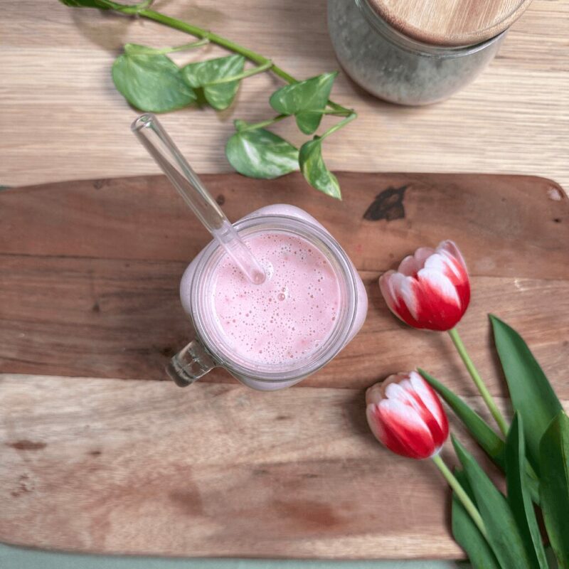 Smoothie aux fruits frais, idéal pour une collation ou un petit-déjeuner riche en vitamines