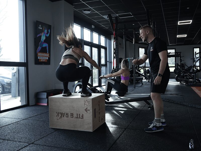 L'Appart Fitness est une salle de sport qui propose de nombreuses activités (espace musculation & cardio, cours collectifs, small Group, coaching personnalisé...)