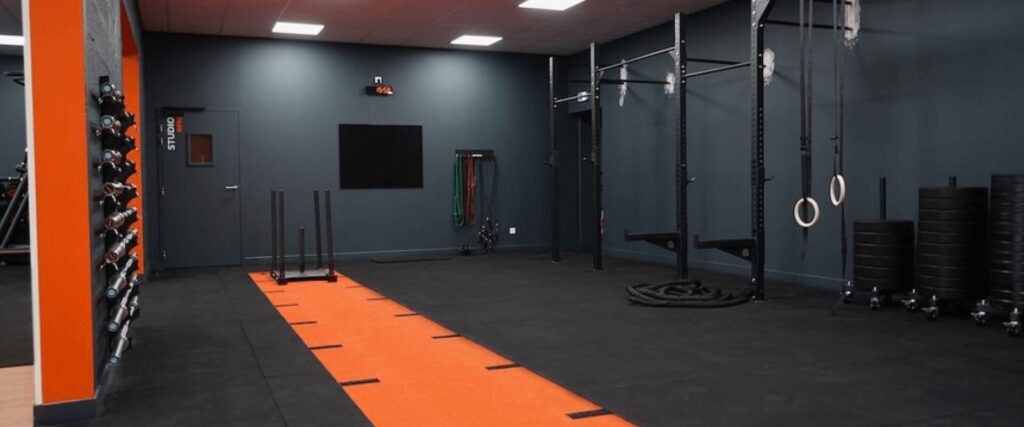 Plateau cardio et musculation du club L’Appart Fitness Beaurepaire, salle de sport en franchise.