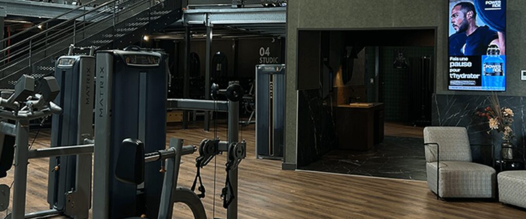 Espace de musculation L’Appart Fitness , illustrant le parcours de Benoît de commercial à franchisé de salles de sport.