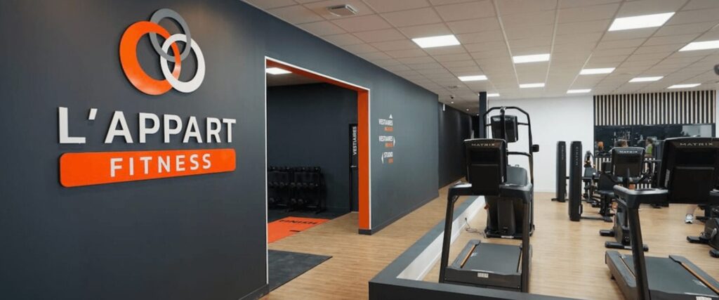 Studio fonctionnel de la salle de sport L’Appart Fitness Beaurepaire ouverte par un franchisé.
